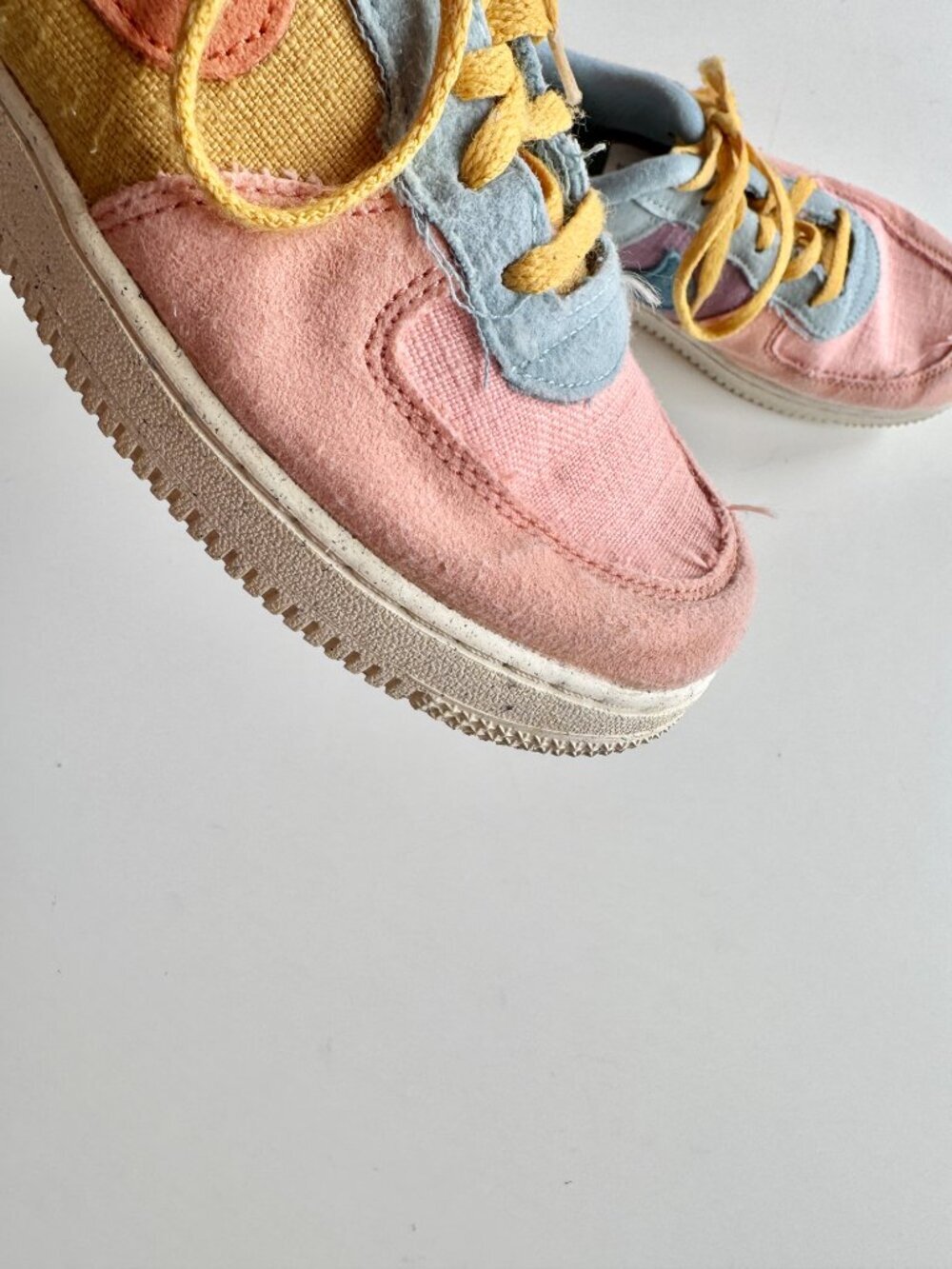 Kids' NIKE Air Force 1 Low 07 LV8 Next Nature 'Sun Club Multi' Sneakers, Size 3Y - Picture 5 of 14